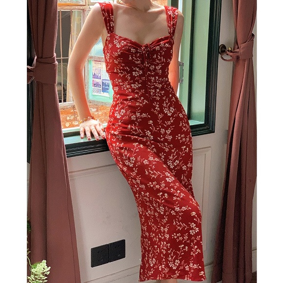Dresses & Skirts - Italian Red Floral Dress